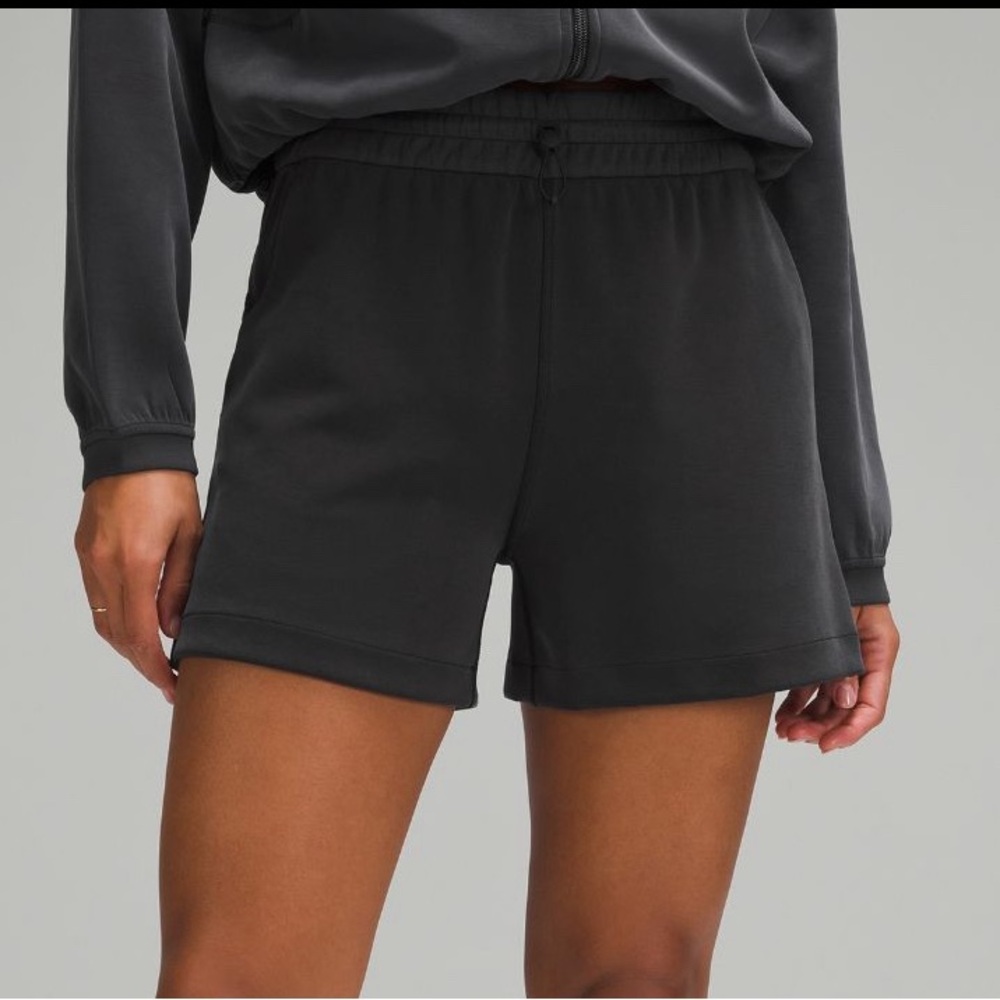 LULULEMON NWT Softstreme High-Rise Short 4"